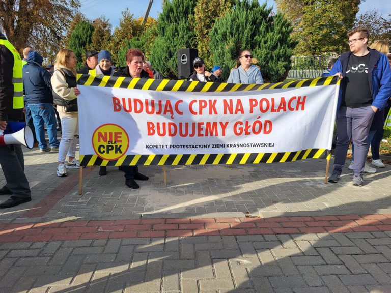 Mieszkańcy protestujący przeciwko nowej inwestycji 
