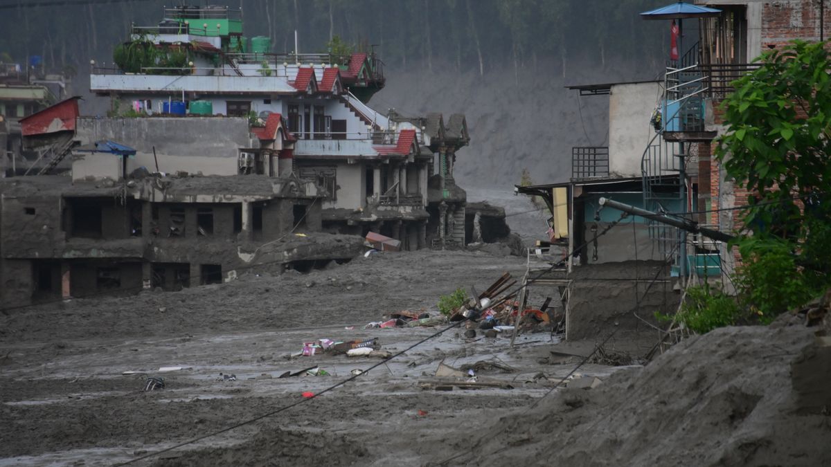 NUWAKOT, NEPAL - AUGUST 26: An aftermath view of flash flood and mudslides on the Nepal-China border on August 26, 2026 in Nuwakot, Nepal. The death toll from a devastating flash flood on the border climbed to 97 as at least 384 tourists and travelers, as well as soldiers and police, were reported missing. (Photo by Safal Prakash Shrestha/Anadolu via Getty Images)