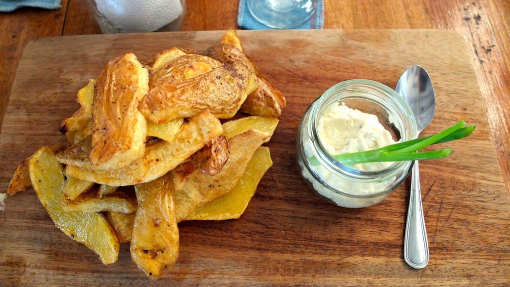 Skórki ziemniaczane pieczone z dodatkiem soli