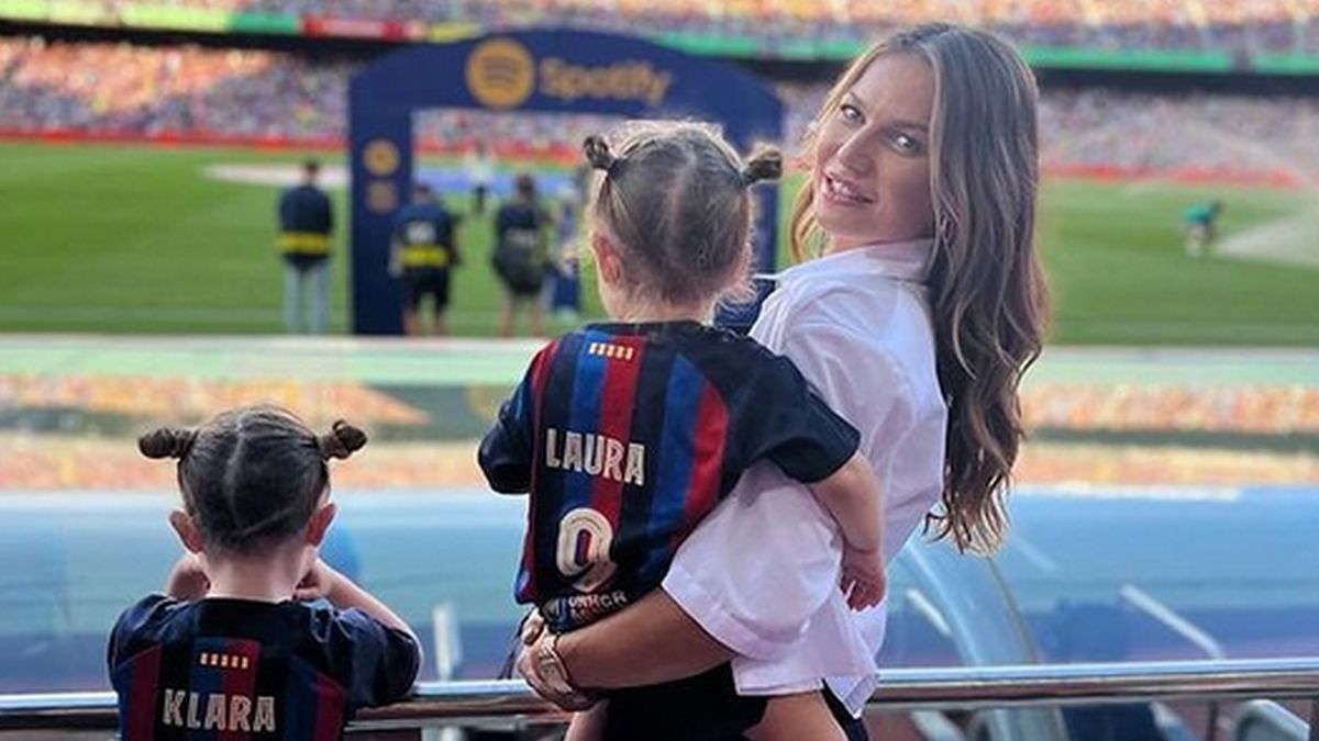 Anna Lewandowska z córkami na Camp Nou