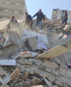 Turcja: Silne trzęsienie ziemi. Zniszczone budynki i zalane ulice