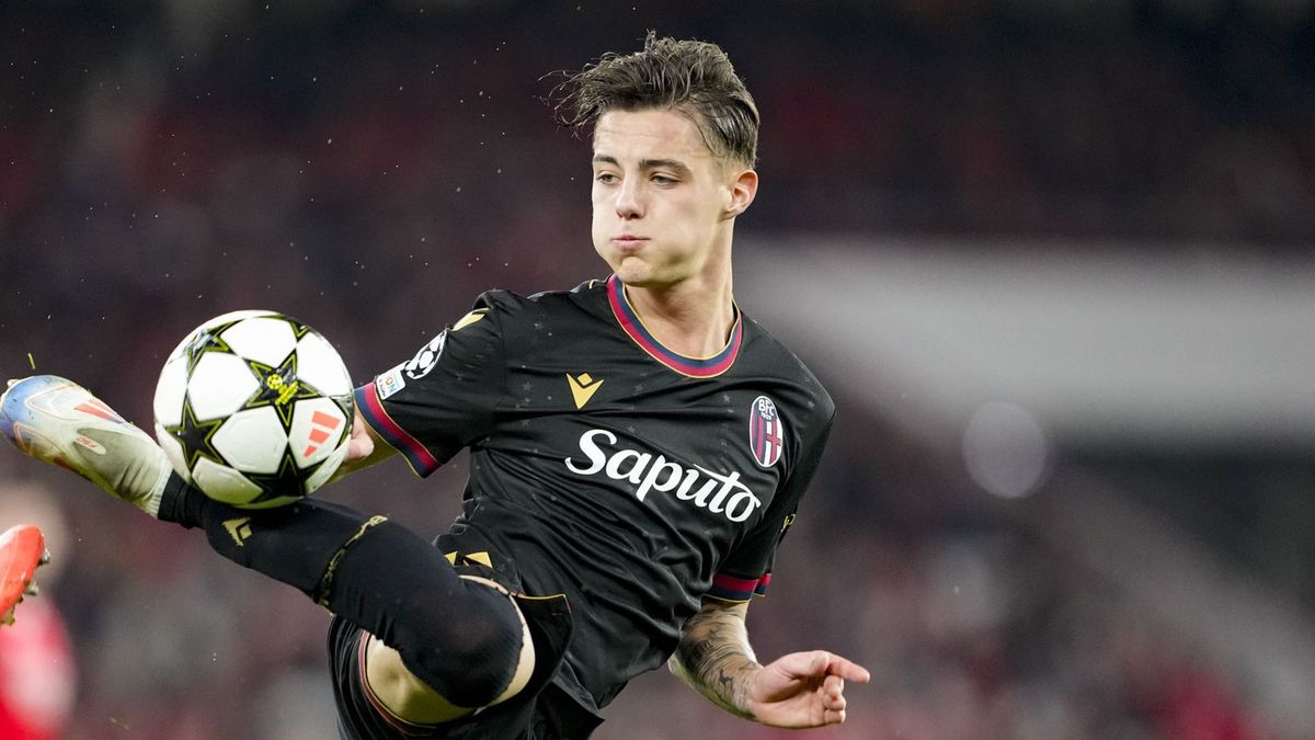 Getty Images /  Pedro Loureiro/Eurasia Sport Images/Getty Images / Na zdjęciu: Kacper Urbański w koszulce Bologni