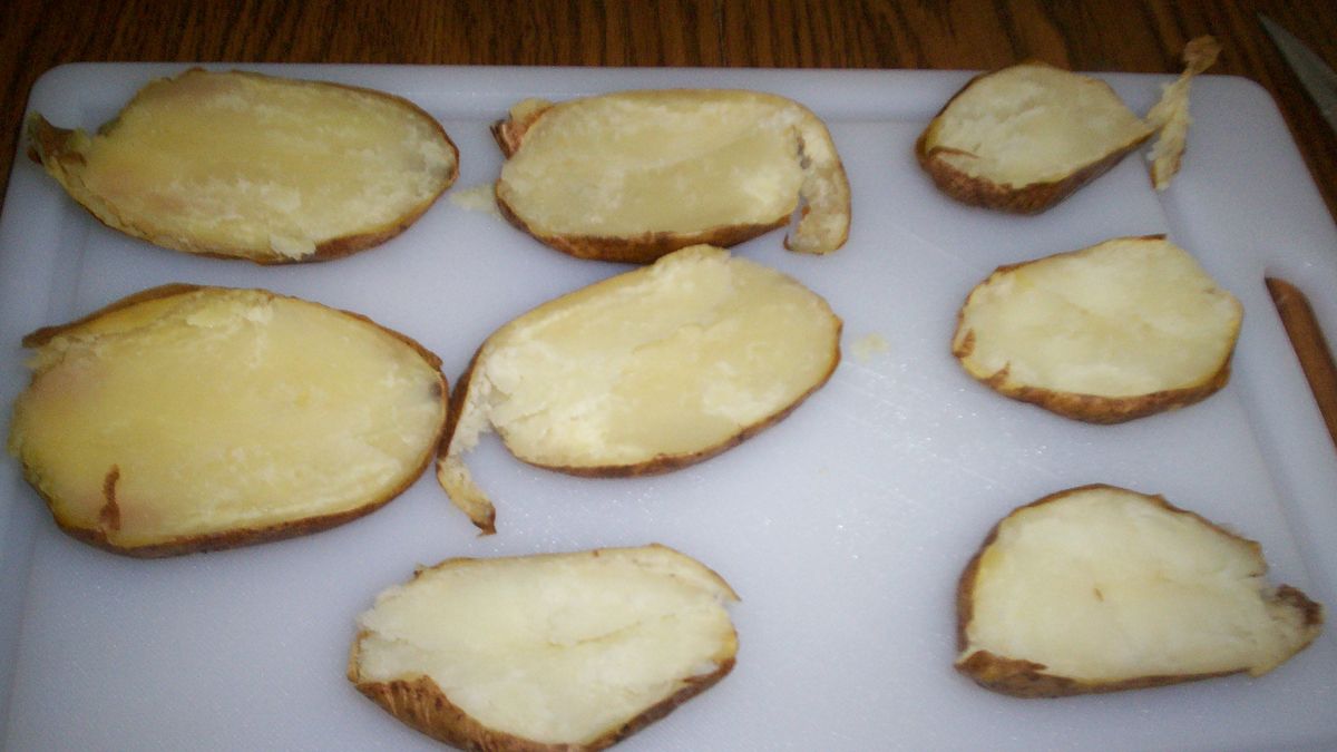 Skórki ziemniaczane gotowane z dodatkiem soli