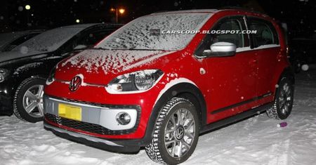 Volkswagen Cross Up! przyłapany na śniegu