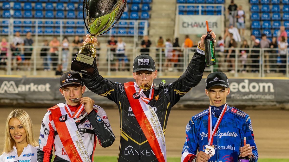 WP SportoweFakty / Michał Krupa / Jakub Krawczyk na najwyższym stopniu podium MIMP