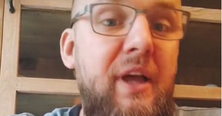 Czy wrzucanie flag Ukrainy ma sens? Raper Kękę odpowiada