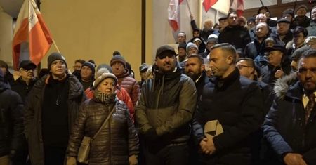 Telewizja publiczna bez programów regionalnych. Były minister edukacji zaprasza na protest przed siedzibą TVP3 Lublin