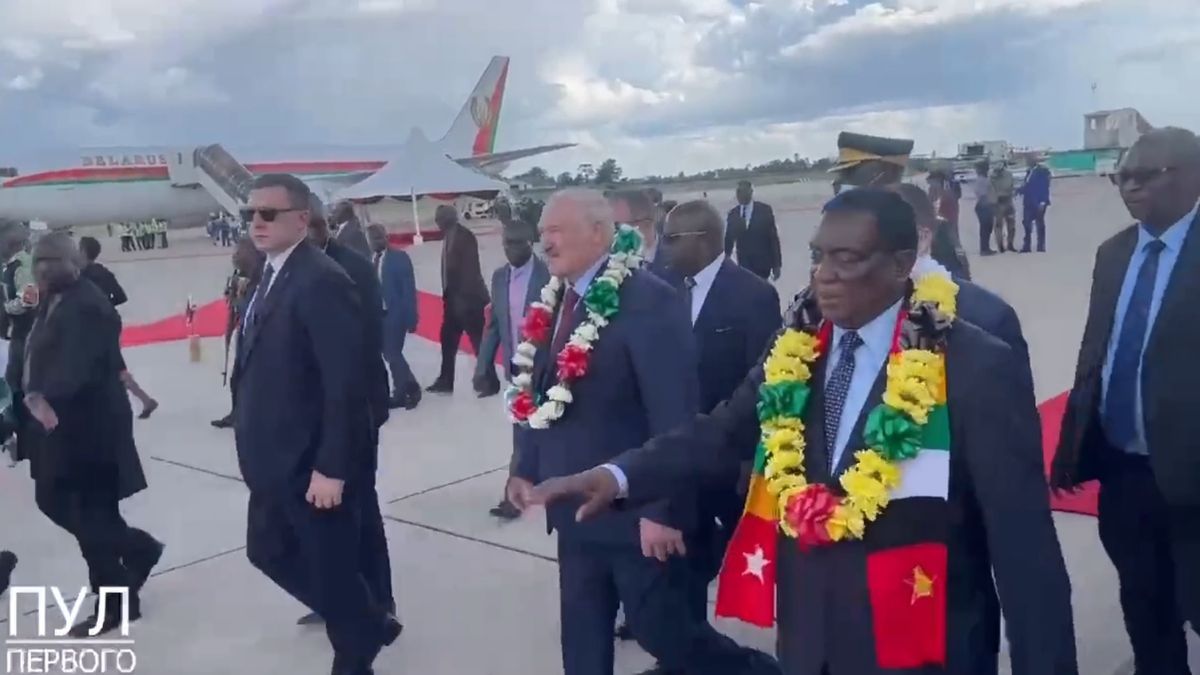 Tańce powitalne na cześć prezydenta Aleksandra Łukaszenki w Zimbabwe