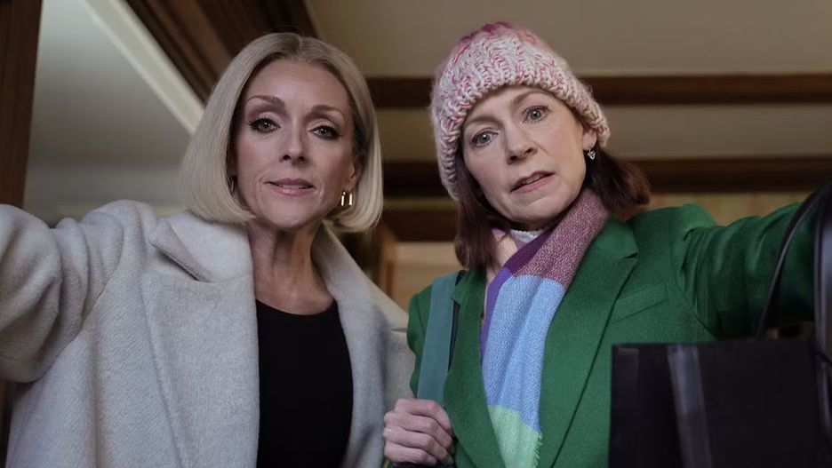 Jane Krakowski i Carrie Preston w "Elsbeth"