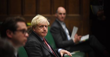 Koronawirus. Wielka Brytania w tarapatach. Boris Johnson grozi karami