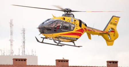 Kraków. 2-letnie bliźniaczki wypadły z piątego piętra. Nowe informacje