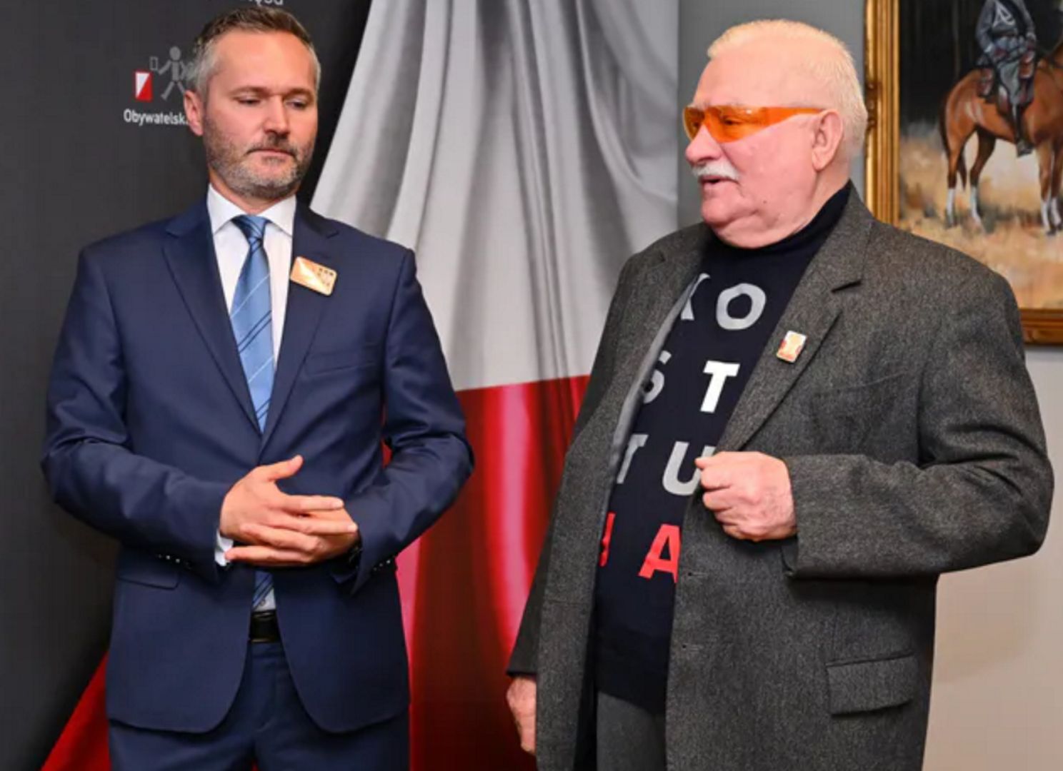 Wałęsa wywiesił taką kartkę na drzwiach po wyborach. "Dalej walczymy"