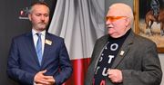 Wałęsa wywiesił taką kartkę na drzwiach po wyborach. "Dalej walczymy"
