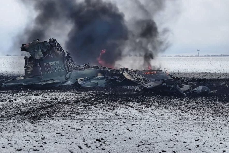 Rosyjski samolot szturmowy Su-25 zestrzelony przez siły ukraińskie w okolicy miasta Wołnowacha w obwodzie donieckim,