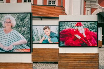 „Inny Poznań. Twarze tęczowej stolicy Polski” – ostatnie dni wyjątkowej wystawy w centrum miasta