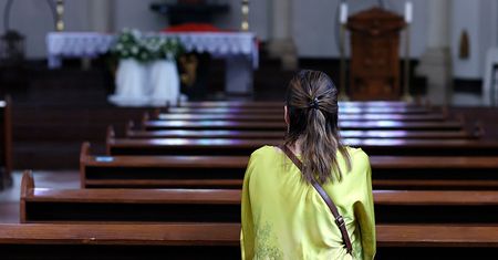 Polacy "znikają" z Kościoła. Ekspertka mówi dlaczego