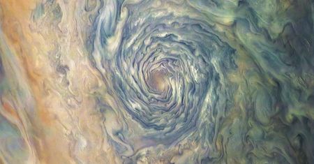 Sonda Juno odkryła 25-letnią tajemnicę Jowisza