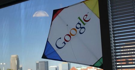 Google wyświetla potężne banery. Zmierzch pewnej epoki?