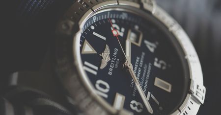 Mechaniczne zegarki mają się coraz lepiej – nawet bez funkcji „smart”