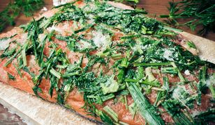 Świąteczny Gravlax z sosem jogurtowo-koperkowym