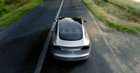 Tesla Model 3 - wyprzedano roczną produkcję