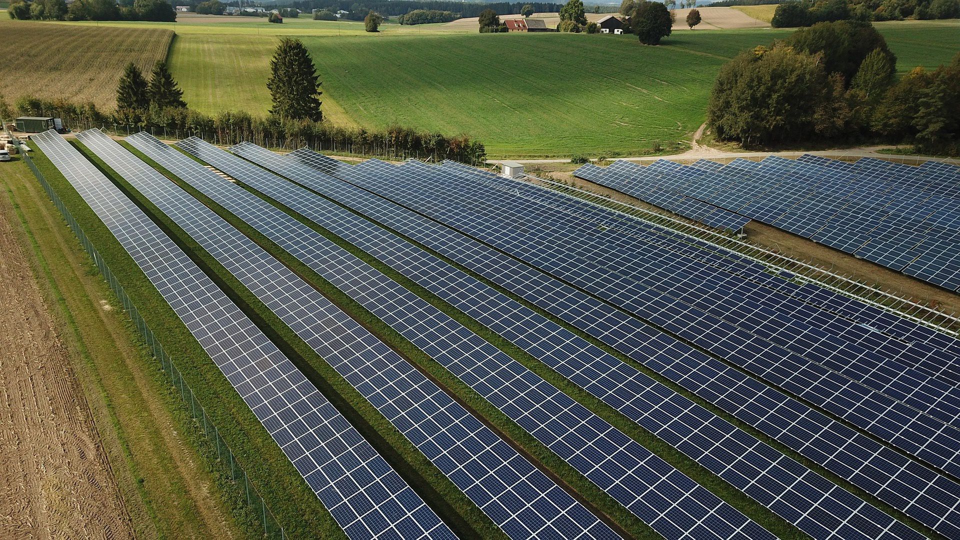 Paradoks fotowoltaiki w Polsce. Słońce świeci, a elektrownie hamują