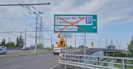 Nowe drogi dojazdowe do dworca gotowe, lecz nie można nimi jeszcze jeździć