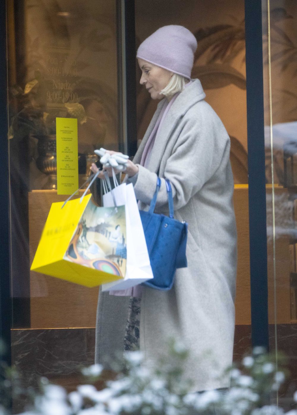 Naturalna Małgorzata Foremniak buszuje po sklepach