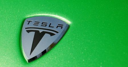 Nowy model Tesli będzie konkurentem Nissana Leafa