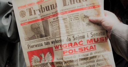 Pamiętasz te propagandowe hasła? Dziś można boki zrywać