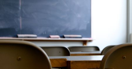 Zniknęła z lekcji. Po dwóch godzinach znaleziono ją nieprzytomną w toalecie