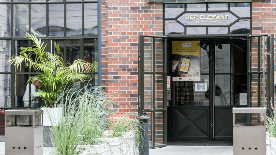 Warszawska restauracja Der Elefant obsługuje tylko klientów zaszczepionych lub którzy wyzdrowieli z COVID-19