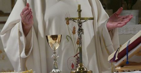 Kościół nie udostępni dokumentów komisji ds. pedofilii? Episkopat...
