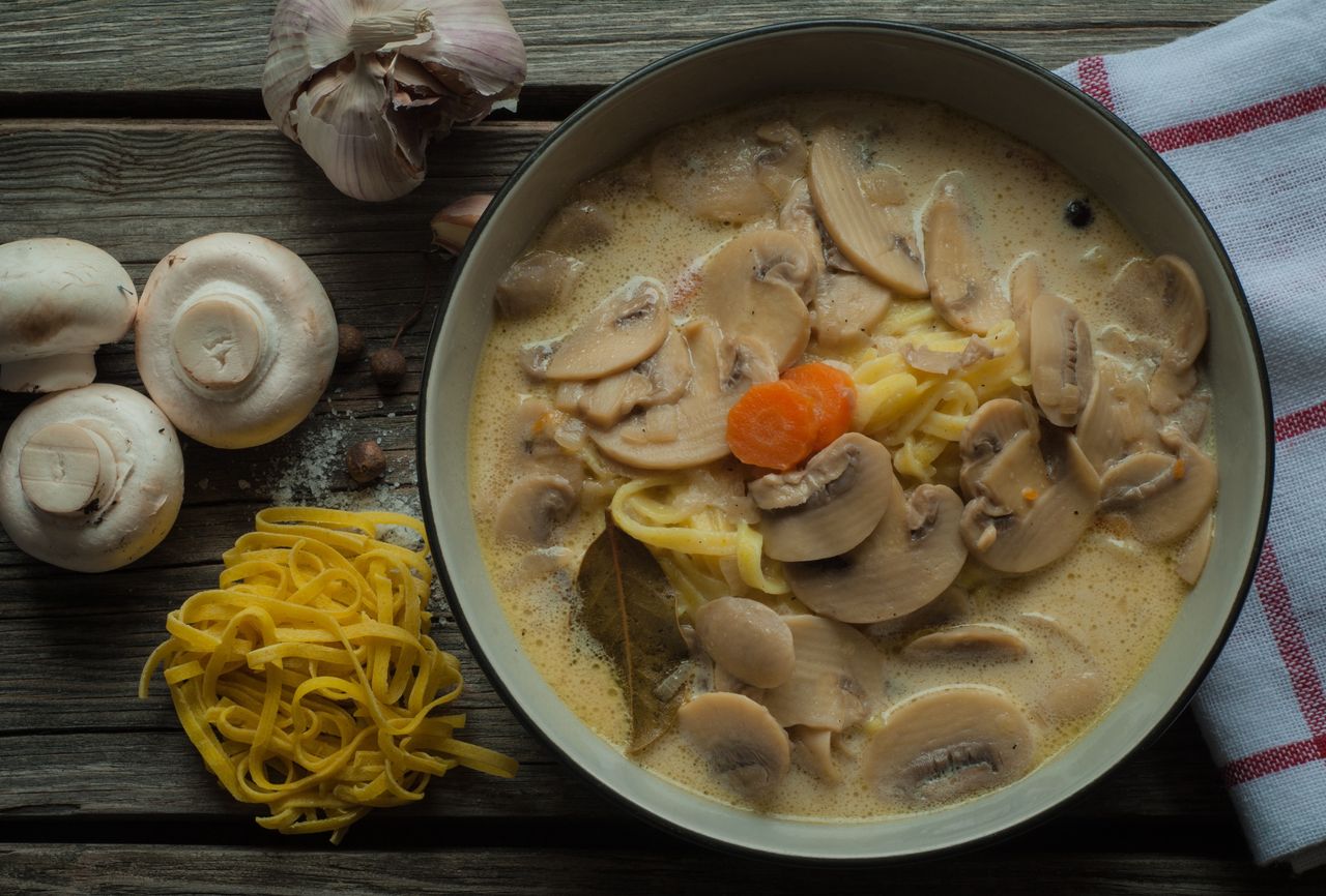 Zupa pieczarkowa z makaronem