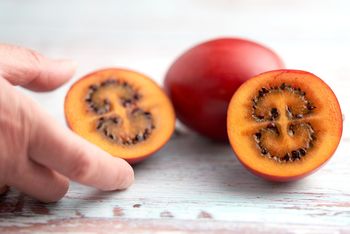 Działa nie tylko na odporność. Poznaj właściwości tamarillo