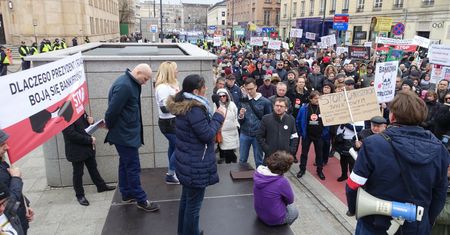 Los frankowiczów w rękach prezydenta. Ważą się losy sądowego wydziału [ANALIZA]