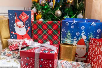 Świąteczne wydatki Polaków. Jak dużo przeznaczają na prezenty?