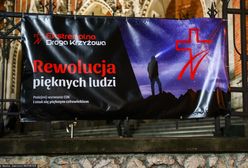 Ekstremalna Droga Krzyżowa w Sierakowicach. Tłumy bez maseczek i dystansu