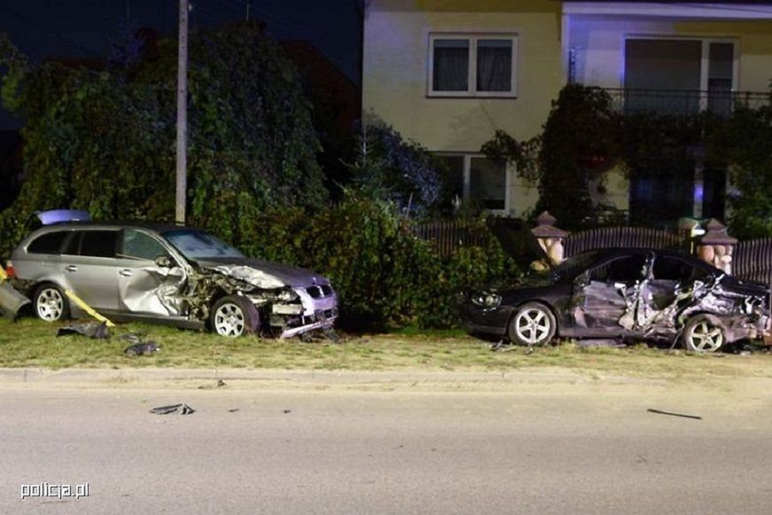 Dwóch pijanych 14-latków rozbiło BMW uciekając przed policją