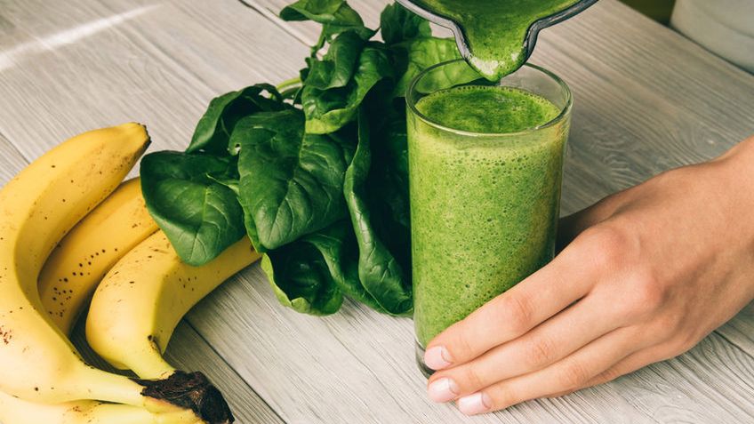 Zielony koktajl ze szpinaku i banana