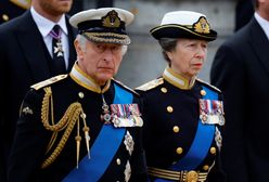 Wzruszający widok. Król Karol z rodzeństwem i synami w pochodzie za trumną Elżbiety II