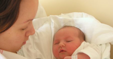 Noworodek w domu - wybór łóżeczka, potrzebne artykuły, wyprawka