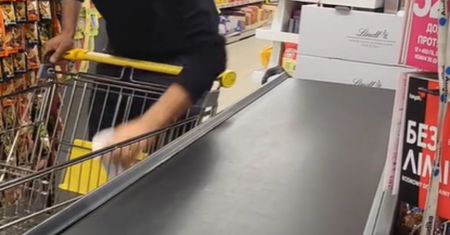Nagrał, co robią klienci w Biedronce. Ponad 1,3 mln wyświetleń