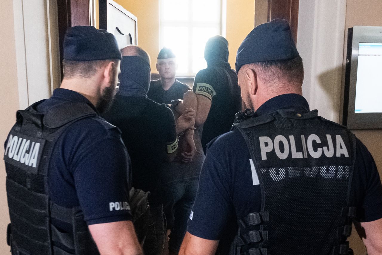 Porwanie 14-latki. "Krótkie spódnice i imprezy" - tak sąsiedzi mówią o kobiecie, która to organizowała