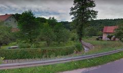 Jelenia Góra. Niemowlę wpadło do strumyka. Opiekował się nim 5-letni brat