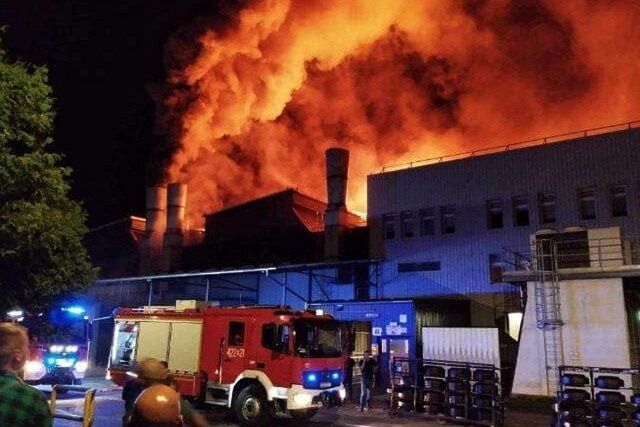 "Straty liczone w milionach". Śledczy badają przyczynę pożaru w Dębicy