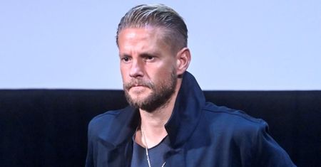 Sebastian Fabijański za nic ma zasady. Tak aktor paradował w Gdyni