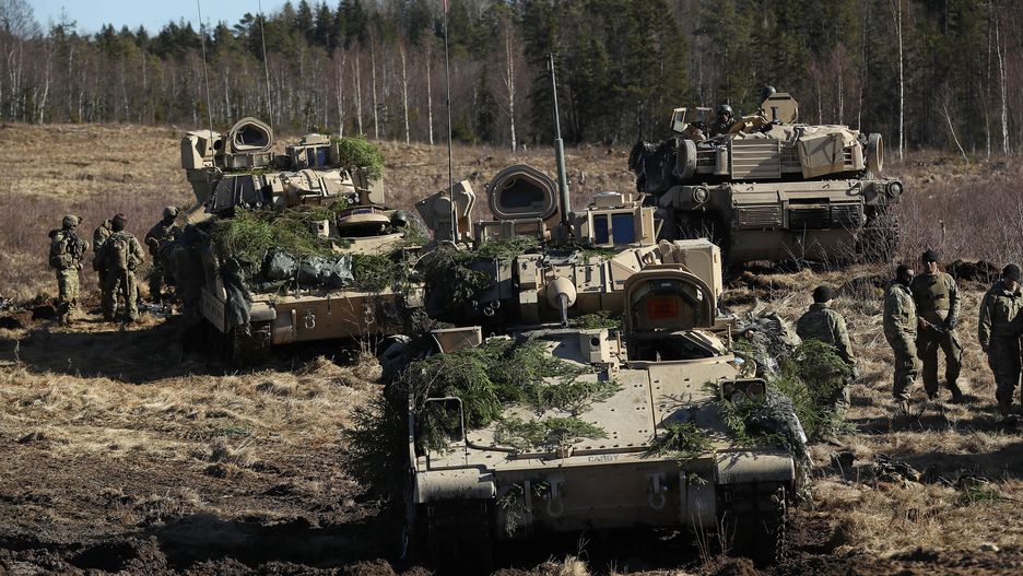 Amerykańskie czołgi Bradley przypłynęły do Helsinek statkami