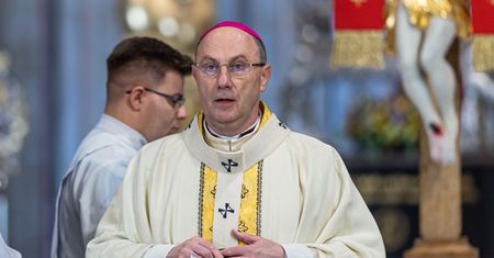 Abp Polak: Boże Narodzenie jako symbol życia