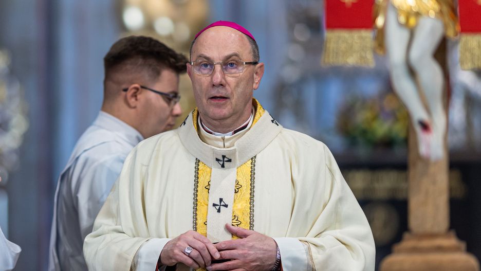 Abp Polak: Boże Narodzenie jako symbol życia